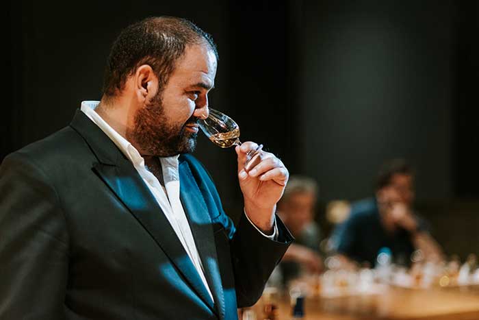 José Massú, The Whiskritic - whisky nosing.